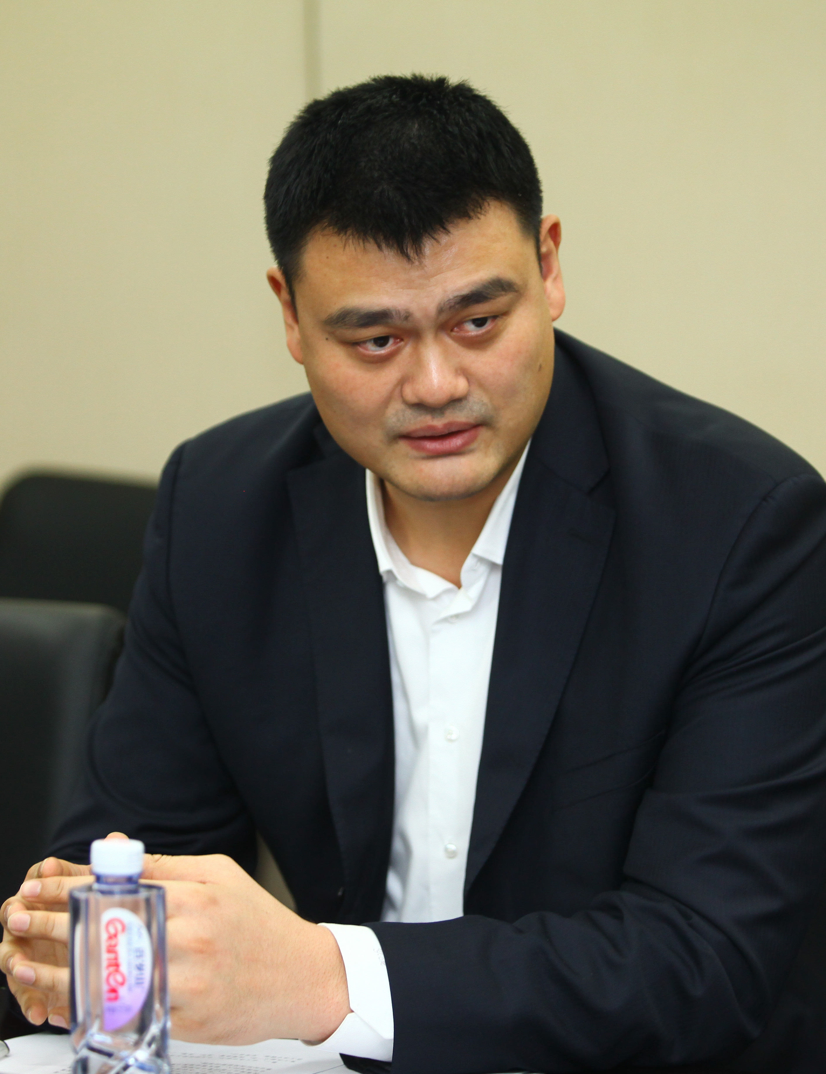 场紧逼和外